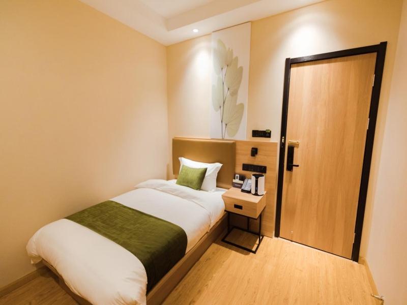 Greentree Inn Shanghai Huangxing Park Subway Station Express Hotel Экстерьер фото
