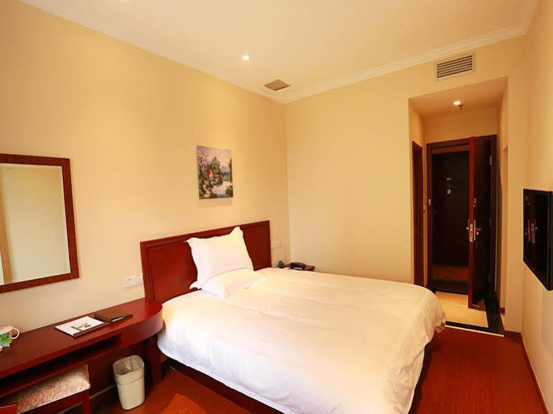 Greentree Inn Shanghai Huangxing Park Subway Station Express Hotel Экстерьер фото